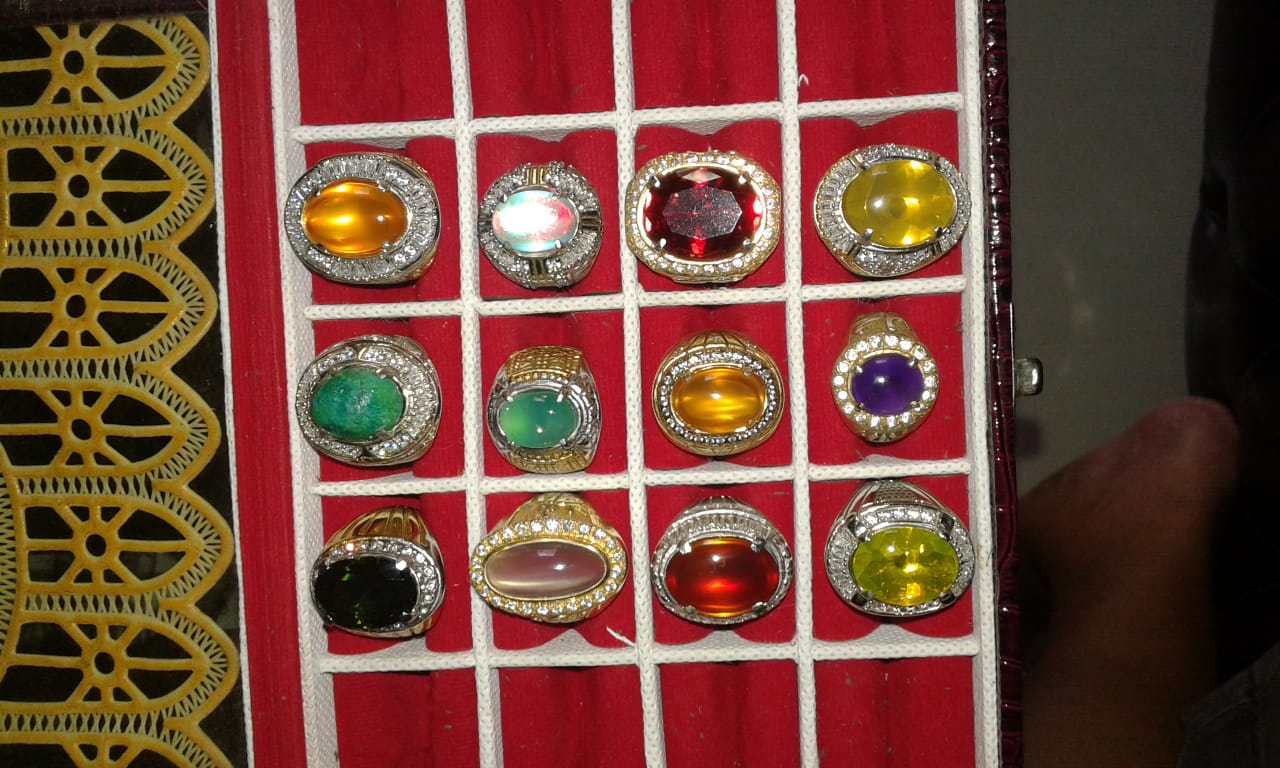 Koleksi akik milik BHS.