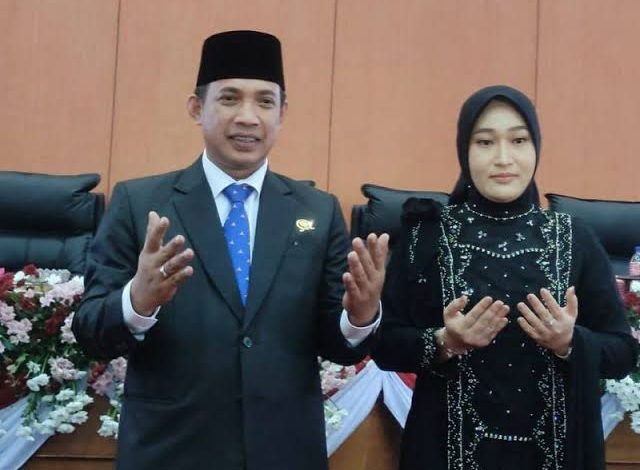 Ketua DPRD Pacitan, Dr. Arif Setia Budi, S. Sos, MPA dan Istri Wuri ASB.