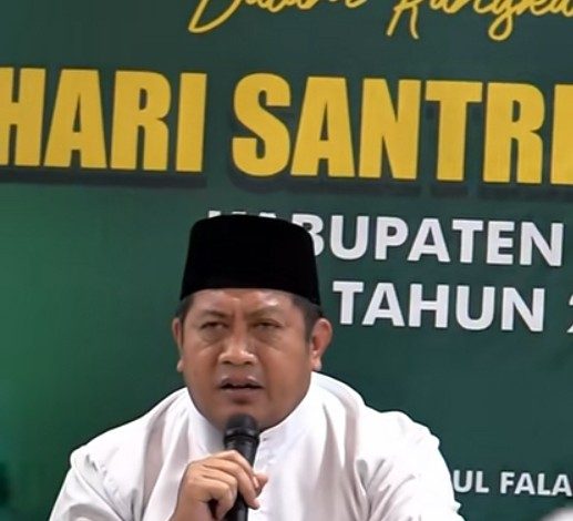 Wabup Pacitan, Gagarin saat memberi sambutan pada HSN 2025 di Masjid Agung Darul Falah.