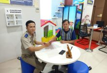 Sutikno saat berkoordinasi dengan pihak ATR/BPN.