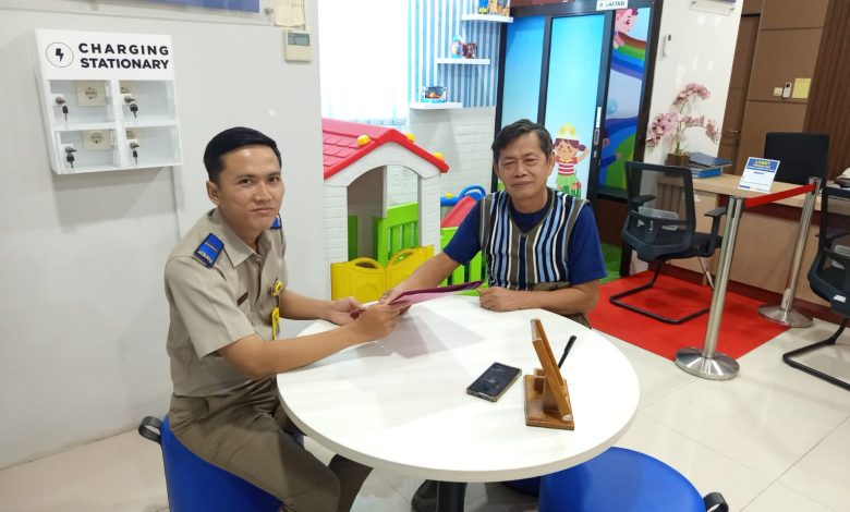 Sutikno saat berkoordinasi dengan pihak ATR/BPN.