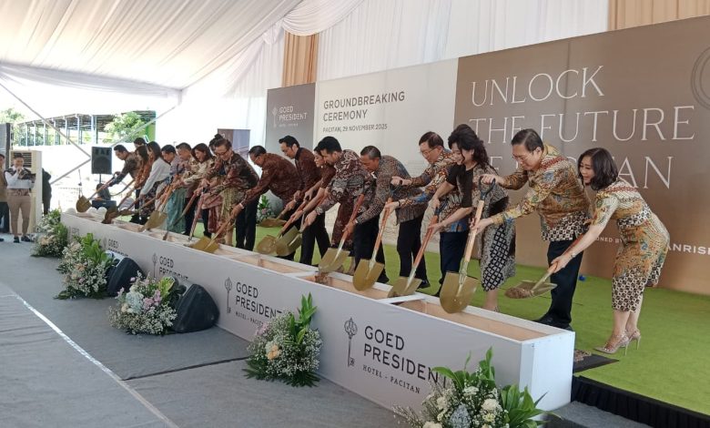 Presiden SBY dan Owner Tancorp, Hermanto Tanoko saat melakukan groundbreaking pembangunan Goed President Hotel.