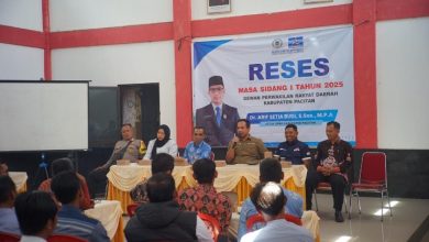 Ketua DPRD Pacitan, DR. Arif Setia Budi, S. Soal, MPA, saat menggelar reses di Kecamatan Tulakan.
