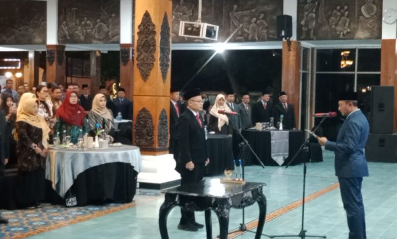 Prosesi pelantikan Deni sebagai Kepala BKD Pacitan.