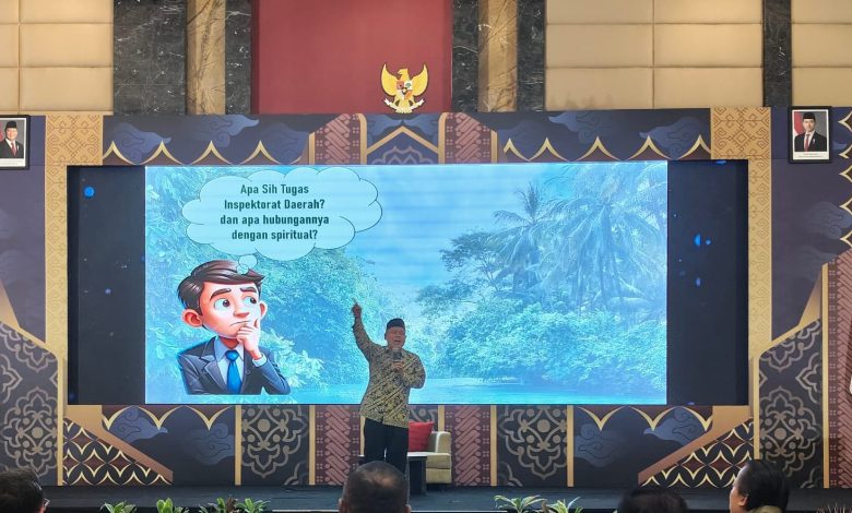 Inspektur, Inspektorat Pacitan, KH Mahmud di suatu acara.