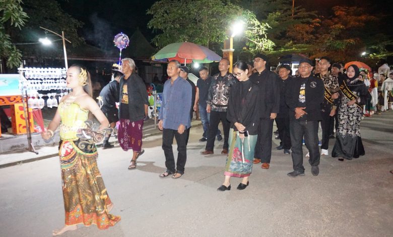 Bupati Pacitan KRT Indrata Nur Bayu Aji Reksonagoro, saat menghadiri FFH 2025 di Pantai Pancer Door. (Doc).