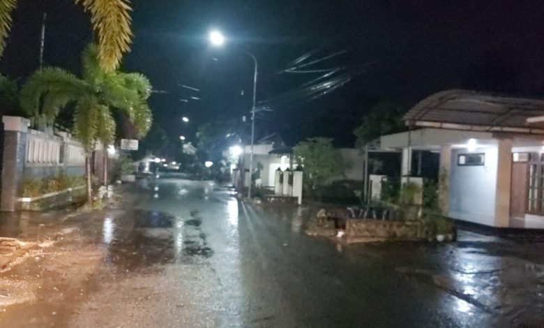 Kondisi di lingkungan Gerdon, Pucangsewu. Air masih mengalir lancar.