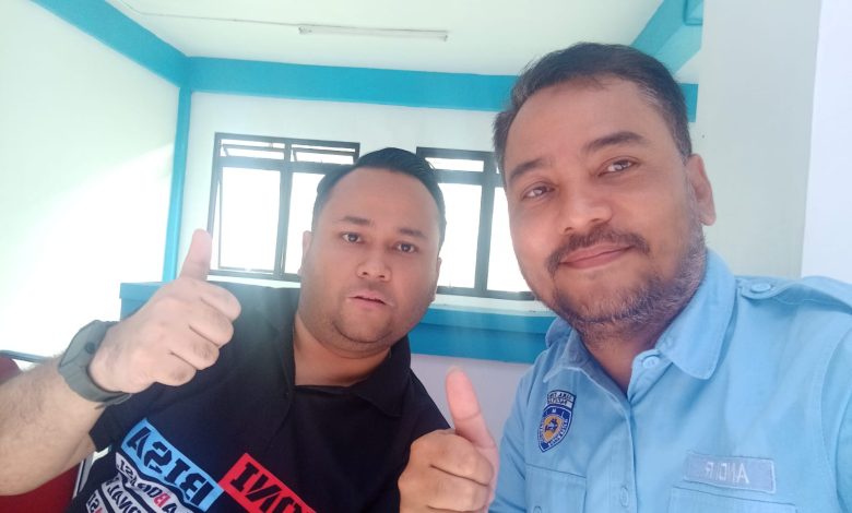 Ketua IMI Pengkab Pacitan, Andi Rahmanto (baju biru) bersama Ketua KONI Pacitan, Baginda Rahadian Pratama.
