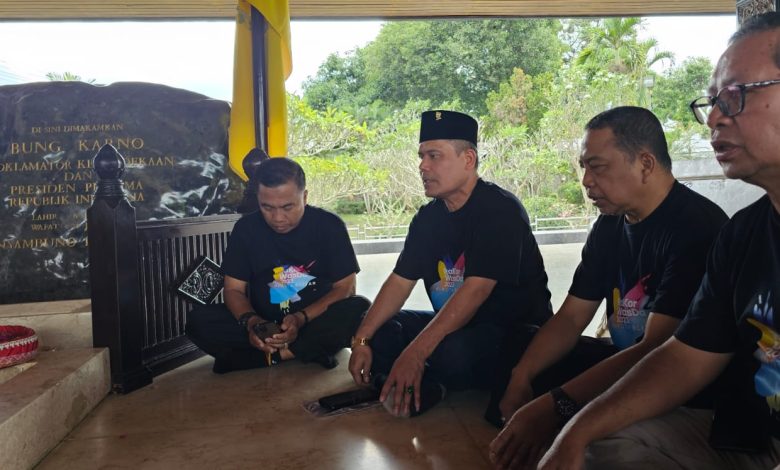 Inspektur, Inspektorat Pacitan, KH. Mahmud (dua dari kiri).