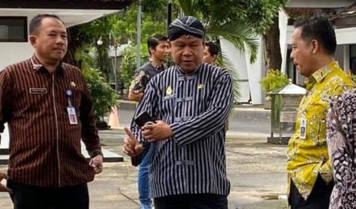 Sekda Pacitan, Dr. Ir. H. Maulana Heru Wiwoho Supadi Putro, Msi (tengah).