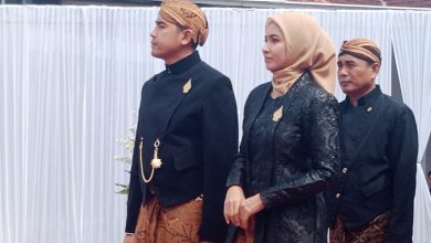 Kapolres Pacitan, AKBP Ayub Diponegoro Azhar, saat mengikuti prosesi Hari Jadi Pacitan ke-281.