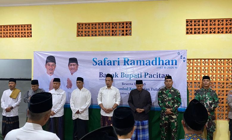 Bupati Pacitan, KRT Indrata Nurbayuaji Reksonagoro, saat Safari Ramadhan di Dusun Bandarangin, Desa Ngumpul, Kecamatan Tulakan.