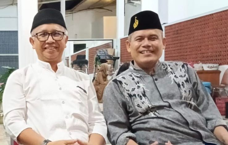 Inspektur, Inspektorat Pacitan, KH Mahmud (kanan).