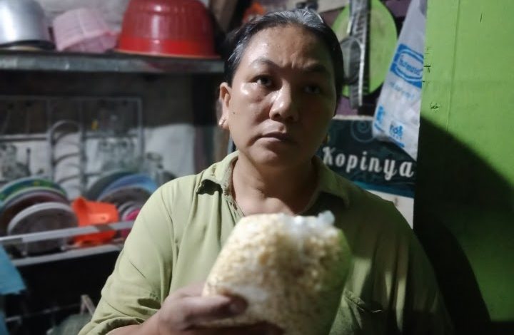 Sri, salah seorang pemilik warung makan di Pacitan.