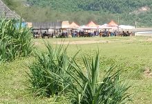 Kawasan sepamdan pantai yang kini berjajar warung-warung liar.