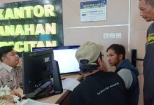 Sutikno saat mendatangi Kantor ATR/BPN Pacitan.