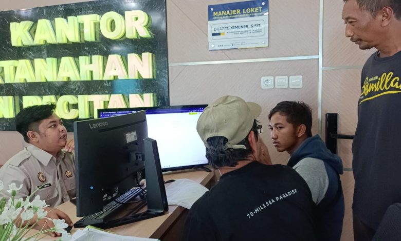 Sutikno saat mendatangi Kantor ATR/BPN Pacitan.