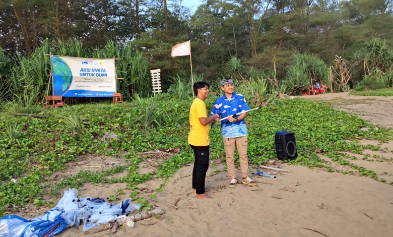 Kapolres Pacitan, AKBP Ayub Diponegoro Azhar saat peringatan Hari Bumi di Pantai Pancer Door.