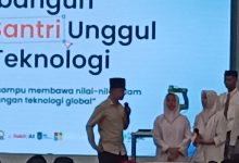 Wakil Presiden RI, Gibran Rakabuming Raka saat berkunjung ke Ponpes Tremas, Kecamatan Arjosari, Pacitan.