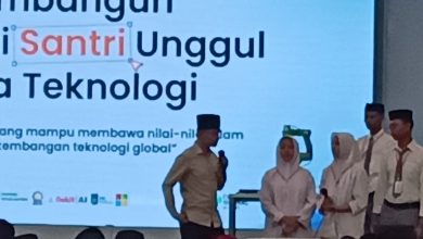 Wakil Presiden RI, Gibran Rakabuming Raka saat berkunjung ke Ponpes Tremas, Kecamatan Arjosari, Pacitan.