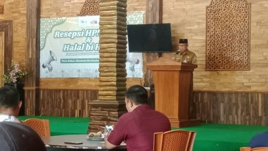 Sekda Pacitan Dr. Ir. H. Maulana Heru Wiwoho Supadi Putro, Msi, saat acara halal bihalal dengan insan pers.