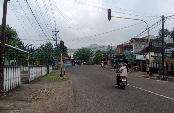 Apill di persimpangan Gerdon Pacitan yang kerap diabaikan pengguna jalan.