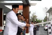 Wabup Pacitan, Gagarin saat melepas kirab panji Negoro dari halaman Pendopo Pemkab Pacitan.