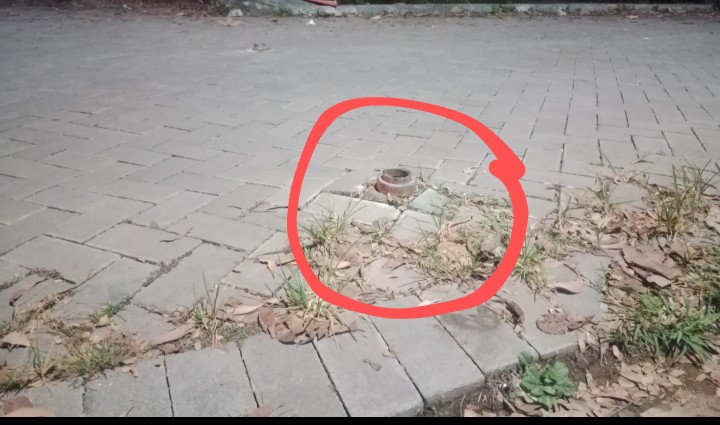 Lubang dilingkaran merah sebagai saksi bisu, dulu pernah ada pemasangan portal.