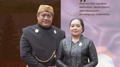 Wakil Bupati Pacitan, Gagarin beserta istri.