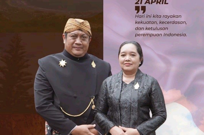 Wakil Bupati Pacitan, Gagarin beserta istri.