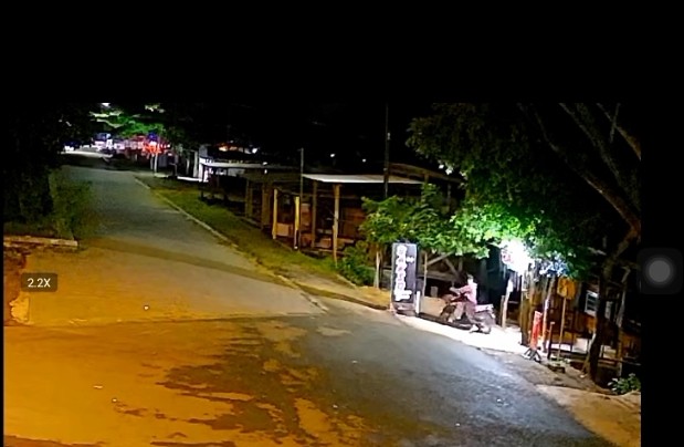 Diduga pelaku pencurian di warung bakso di kawasan Pancer Door Pacitan.