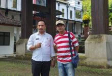 Ketua DPRD Pacitan, Dr. Arif Setia Budi, S. Sos, MPA (kiri) saat berada di destinasi wisata Goa Gong.
