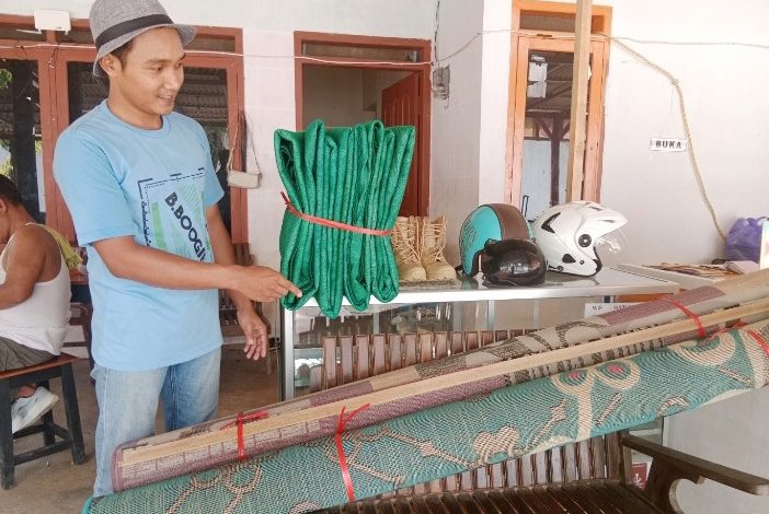 Riko, manager di salah satu usaha laundry di Pacitan.