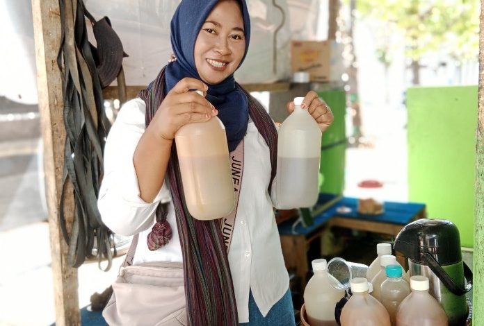 Surati, penjual jamu gendong asal Kabupaten Karanganyar, Jateng.