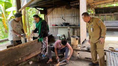 Staf Ahli Bupati Pacitan Bidang Pembangunan, Ekonomi dan Keuangan, Prayitno saat bersama tokoh agama karismatik, Gus Amak.