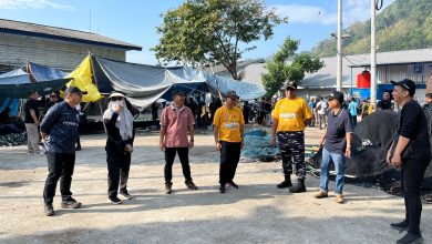 Sekda Pacitan, Dr. Ir. H. Maulana Heru Wiwoho Supadi Putro, Msi, saat melaksanakan kerja bakti di kawasan Tamperan.