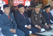 Sekda Pacitan, Dr. Ir. H. Maulana Heru Wiwoho Supadi Putro, Msi (dua dari kiri) saat menghadiri upacara Hari Lahir Pancasila Tahun 2026.