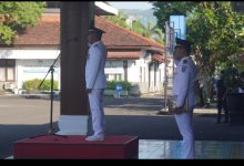 Bupati Pacitan, KRT Indrata Nur Bayuaji Reksonagoro, saat menjadi inspektur upacara pada peringatan Hari Lahir Pancasila Tahun 2026.