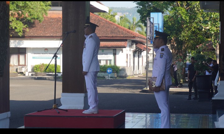 Bupati Pacitan, KRT Indrata Nur Bayuaji Reksonagoro, saat menjadi inspektur upacara pada peringatan Hari Lahir Pancasila Tahun 2026.