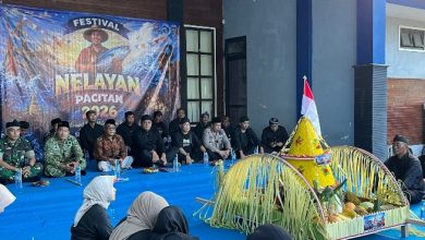 Wakil Bupati Pacitan, Gagarin saat menghadiri Festival Nelayan 2026 di Pelabuhan Perikanan Pantai Tamperan.