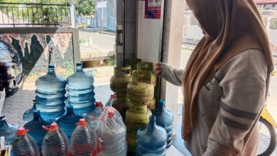 Sejumlah toko kelontong mengaku distribusi gas melon semakin seret.