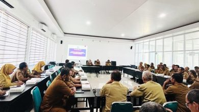 Inspektur Mahmud saat mengundang Kepala Sekolah, Pengawas, dan pejabat dinas pendidikan.