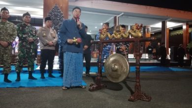 Bupati Pacitan, KRT Indrata Nur Bayuaji Reksonagoro, di sebuah acara.