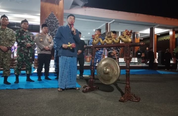 Bupati Pacitan, KRT Indrata Nur Bayuaji Reksonagoro, di sebuah acara.