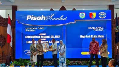 Bupati Pacitan, KRT Indrata Nur Bayuaji Reksonagoro, saat pisah sambut Komandan Kodim dan Danlanal.