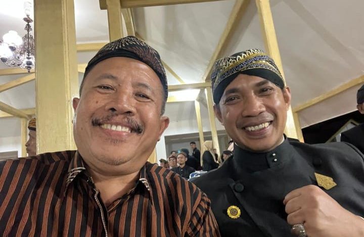 Staf Ahli Bupati Pacitan, Bidang Pembangunan, Perekonomian dan Keuangan, Prayitno (kiri) bersama Ketua DPRD Pacitan, Dr. Arif Setia Budi, S. Sos, MPA.
