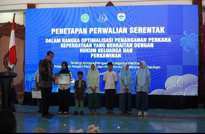 Wabup Pacitan, Gagarin, saat menghadiri sidang perwalian anak di Pendopo Pemkab Pacitan.