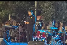Wakil Bupati Pacitan, Gagarin, saat membacakan pidato pembukaan Festival Ronthek 2026.