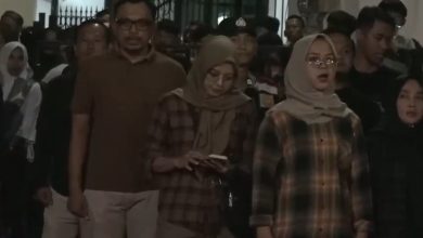 Kepala Dinas Pendidikan Pacitan, Khemal Pandu Pratikna, saat ikut hadir menyaksikan Festival Ronthek 2026 di malam kedua.