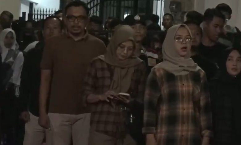 Kepala Dinas Pendidikan Pacitan, Khemal Pandu Pratikna, saat ikut hadir menyaksikan Festival Ronthek 2026 di malam kedua.